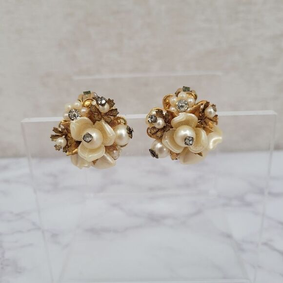 Beau Jewels Gold Toned Filigree Vtg Cluster Clip On Earrings Faux Pearl Shells - Picture 14 of 14